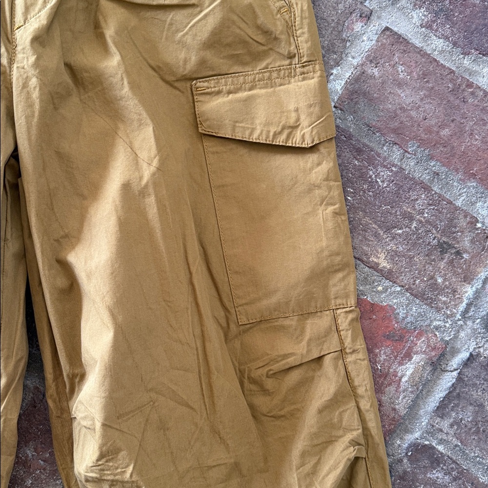 ⭐️NWOT Pilcro by Anthropologie Pull on Parachute Cargo Pants⭐️ - Picture 4 of 7
